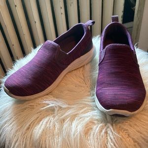 Vionic size 5 slip on sneakers